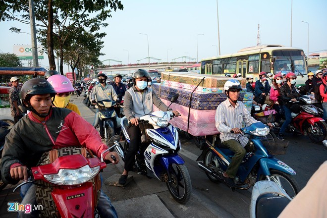 Nguoi dan TP HCM un un ve que giao thong ket cung-Hinh-11